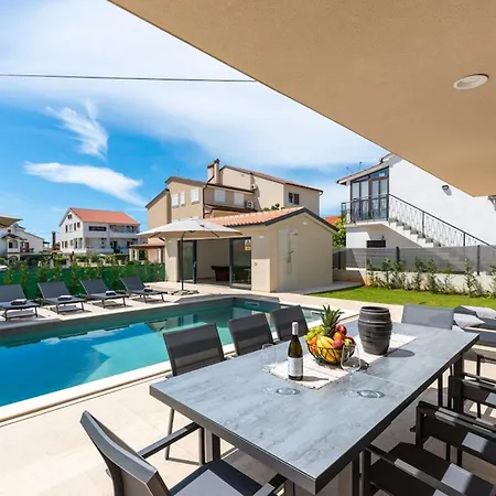 Villa Aurelia Splendida Pool Jacuzzi Sauna Luxury Comfort In Split Apartment