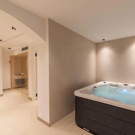 Appartamento Villa Aurelia Splendida Pool Jacuzzi Sauna Luxury Comfort in Split