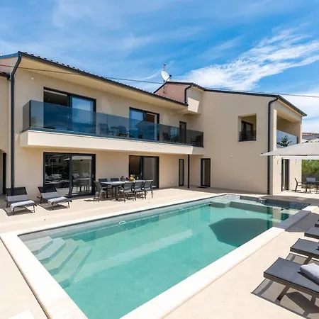 Villa Aurelia Splendida Pool Jacuzzi Sauna Luxury Comfort in Split *