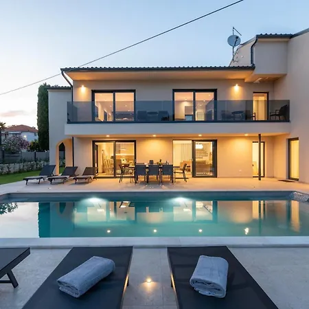 Villa Aurelia Splendida Pool Jacuzzi Sauna Luxury Comfort In Split Διαμέρισμα Σπλιτ